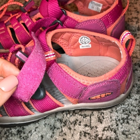 Keen Very Berry & Fusion Coral Newport H2 Sandals Size 4 - Picture 9 of 13